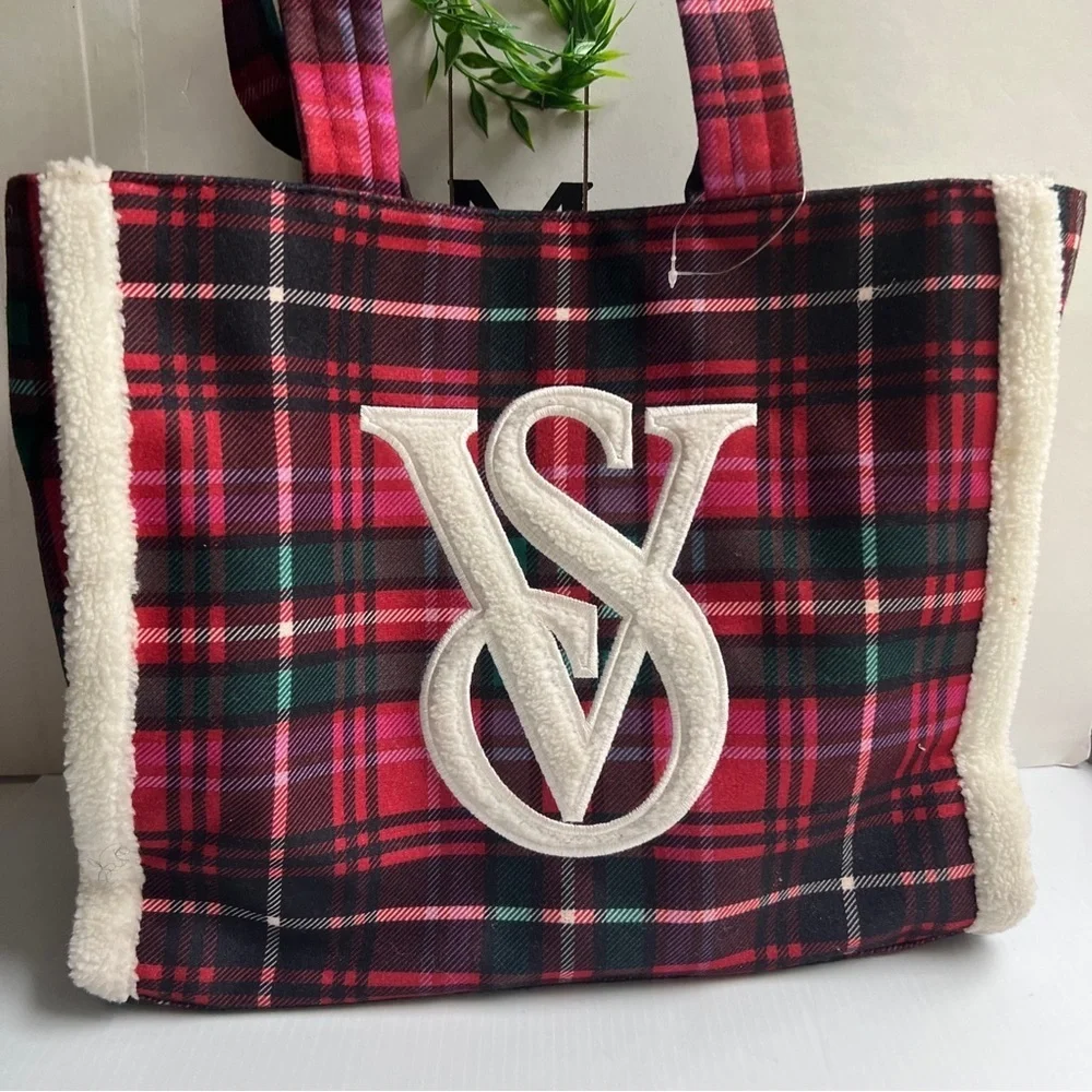 Victoria’s Secret Christmas Plaid & Sherpa Tote Bag limited edition